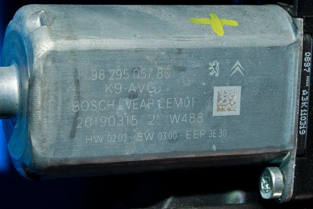 Ruteheis venstre foran til Peugeot Partner 2019-->> (Type III)  (PEUGEOT|98 295057 80|)