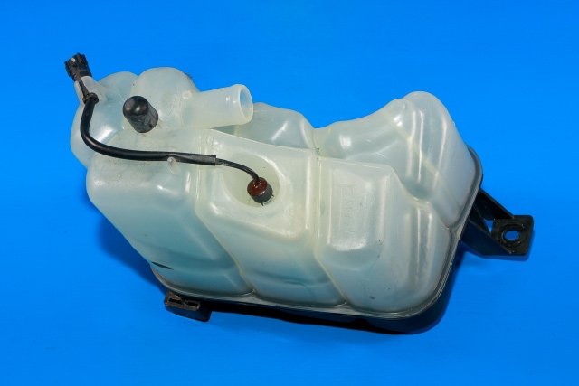 Ekspansjonstank til Volvo V60 2010-2013 (Type I, Fase 1)  (FORD|6G91-8K218-CD|)