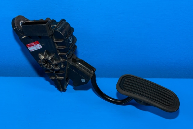 Pedal gass til Toyota Hilux, 2012-2016  (DENSO|198800-3711)