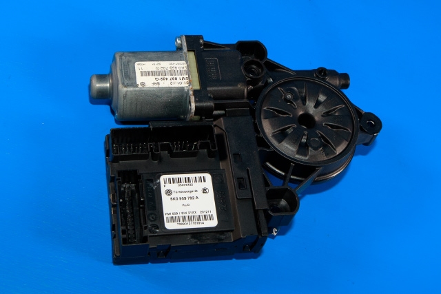 Ruteheis, kun motor, høyre foran til VW Golf, Plus/Cross 2009-2013 (Fase 2) (VAG|5K0 959 702 G|)