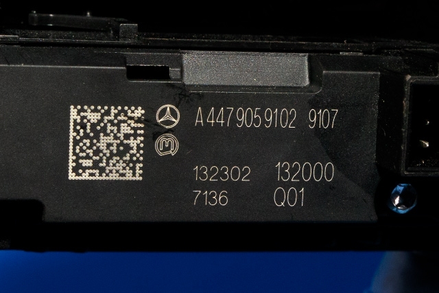 Bryter lys til Mercedes Vito 2014-->> (W447) (W447) (MERCEDES|A 246 905 02 50|)