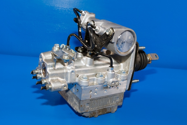 ABS sentral til Toyota Auris, 2015-2019 (Type II, Fase 2)  (TOYOTA|47270-47030)