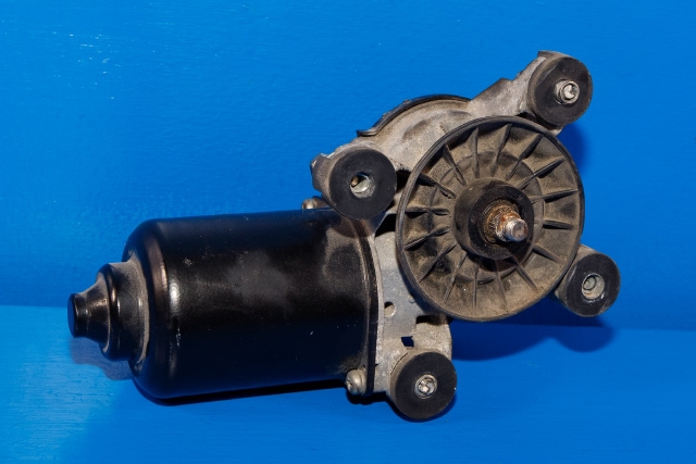 Viskermotor frontrute til Toyota Hiace 2007-2012 (Fase 3) (TOYOTA|85110-26140|)