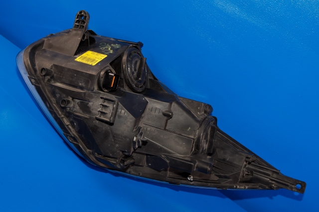 Frontlykt høyre halogen til Kia Venga 2010-2017 (KIA|1P921-02000|)
