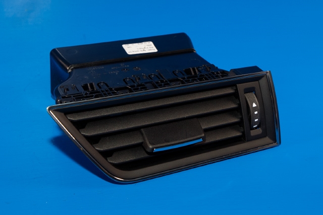 Dashbord friskluftdyse høyre til Škoda Superb, 2015-->> (Type III) (VAG|3V0 819 702 C)