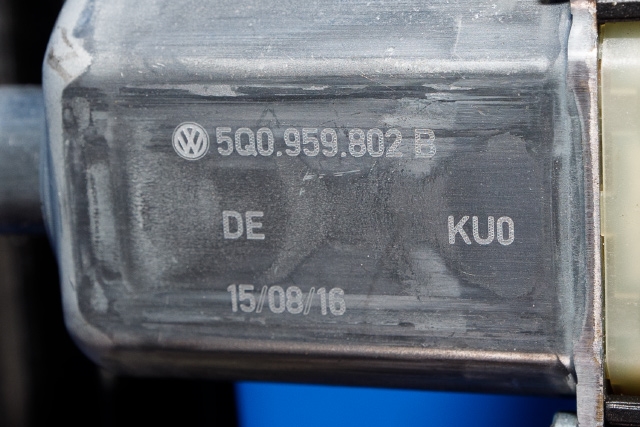 Ruteheis høyre foran til Škoda Superb 2015-->> (Type III)  (BOSCH|0 130 822 716|5Q0 959 802 B|)