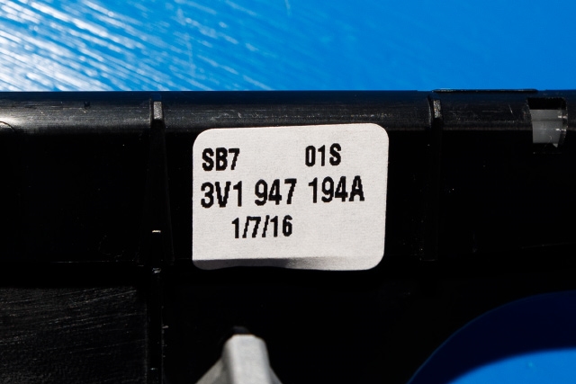 Dashbord diverse til Škoda Superb 2015-->> (Type III) (VAG|3V1 858 418|)