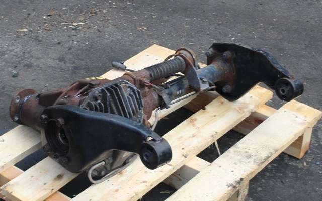 Kardang klokke foran til Mitsubishi L200 2006-2015 (Type IV)