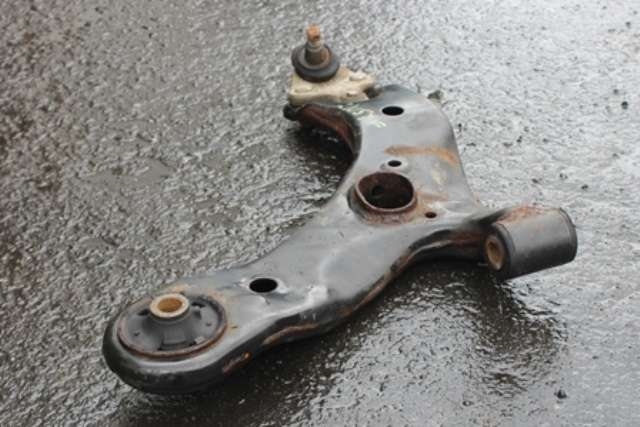 Bærebru venstre foran nedre til Toyota Auris, 2015-2019 (Type II, Fase 2)  