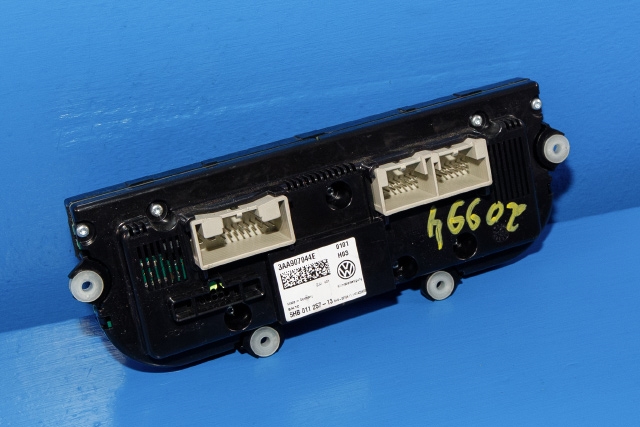 Varmeapparat betjening til VW Passat 2011-2015 (B7) (B7) (HELLA|5HB 011 257-13|3AA 907 044 E|)