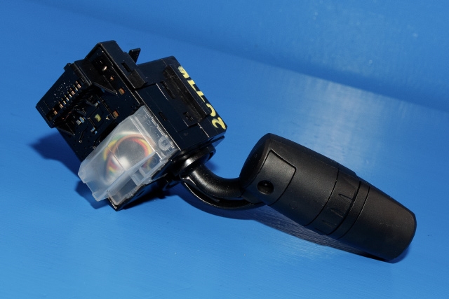 Bryter blink til Mazda 3 2013-2016 (Type III, Fase 1)  (MAZDA|KD51-17F887|)