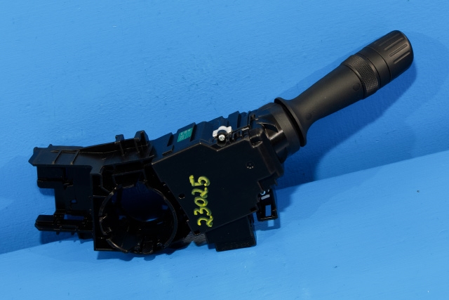 Bryter blink til Toyota RAV4 2013-2015 (Type IV, Fase 1)  (TOYOTA|33250-17F744|)