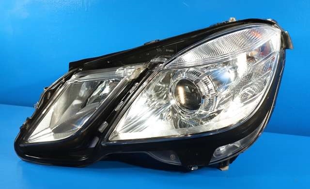 Frontlykt venstre halogen til Mercedes E-Klasse, 2009-2013 (Fase 1) (W212) (W212) (HELLA|1EL 010 800-01)