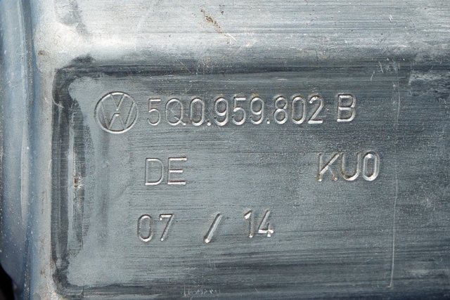Ruteheis venstre foran til Audi A3 2012-2016 (Type III, Fase 1)  (BOSCH|0 130 822 716|5Q0 959 802 B|)