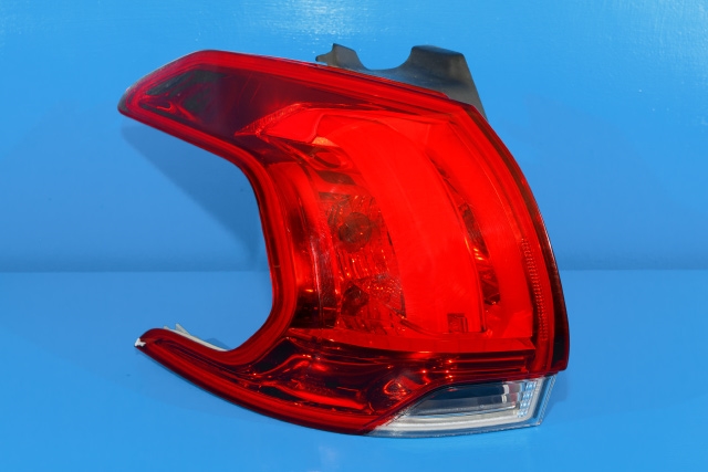 Baklykt venstre ytre til Peugeot 2008, 2013-2019 (Type I) (PEUGEOT|96 780742 80)