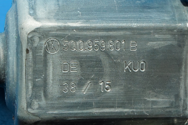Ruteheis høyre foran til Audi A3 2012-2016 (Type III, Fase 1)  (BOSCH|0 130 822 717|5Q0 959 801 B|)
