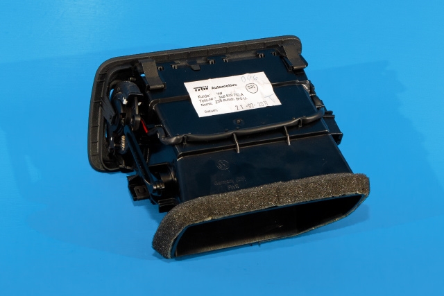 Dashbord friskluftdyse høyre til VW Passat 2011-2015 (B7) (B7) (VAG|3AB 819 702 A|)