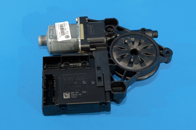 Ruteheis, kun motor, høyre foran til VW Passat, 2011-2015 (B7) (B7) (VAG|3AA 959 702 A)