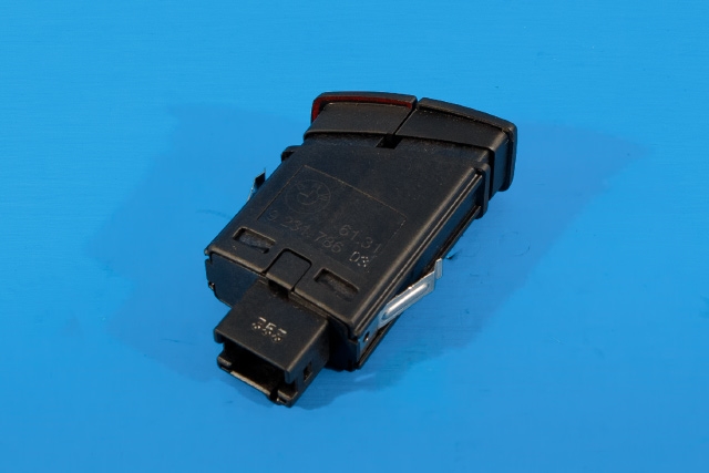 Bryter nødblink til BMW 3-Serie 2012-2018 (F30/F31/F34) (F30/F31/F34) (BMW|9 231 786|)