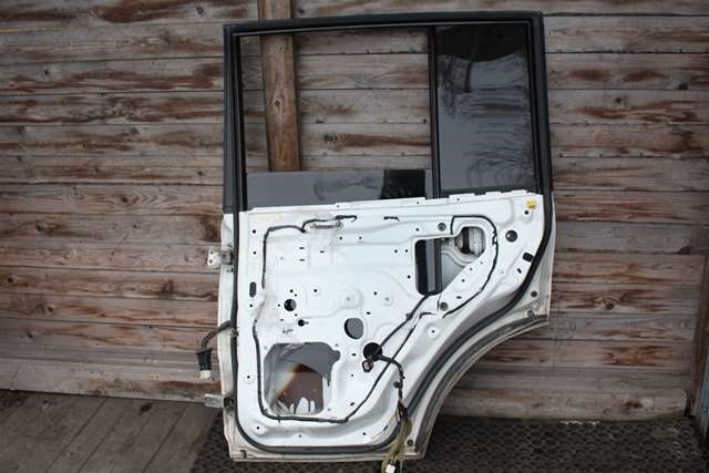 Dør høyre bak til Mitsubishi Pajero 2007-2016 (Type IV, Fase 1)