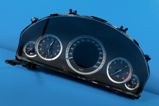 Instrumentpanel til Mercedes E-Klasse, 2009-2013 (Fase 1) (W212) (W212) (MERCEDES|A 212 900 33 13)