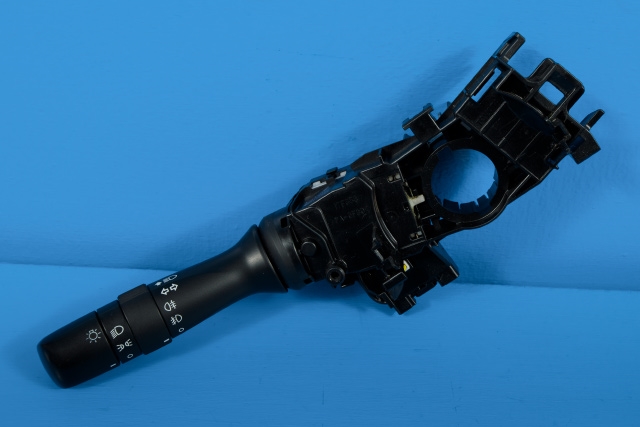 Bryter blink til Toyota Hilux, 2012-2016  (TOYOTA|17F664-52171)