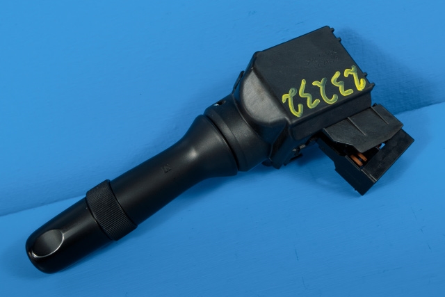 Bryter visker til Toyota Hilux 2012-2016  (TOYOTA|17F555-0K061|)
