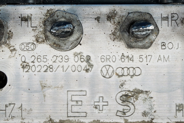 ABS sentral til Audi A1 2010-2014 (Type I, Fase 1) (VAG|6R0 614 517 AM|6R0 907 379 BB|)