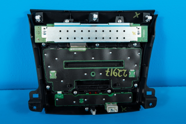 Bilstereo betjeningspanel til Mitsubishi Outlander 2010-2012 (Type II, Fase 2)