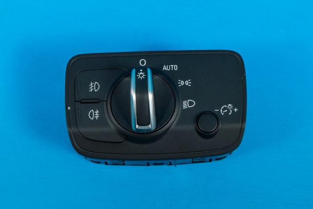Bryter lys til Audi A3, 2012-2016 (Type III, Fase 1) (VAG|8V0 941 531 AE)