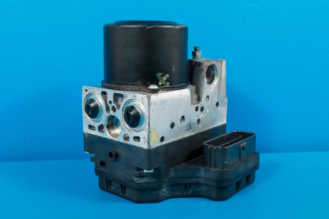 ABS sentral til Lexus IS 2006-2013 (Type II) (XE20) (XE20) (ADVICS|133800-8650|44540-53240|)