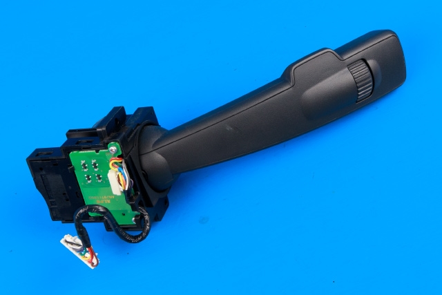 Bryter blink til Volvo V70 2007-2013 (Type III, Fase 1)  (VOLVO|31334647|)