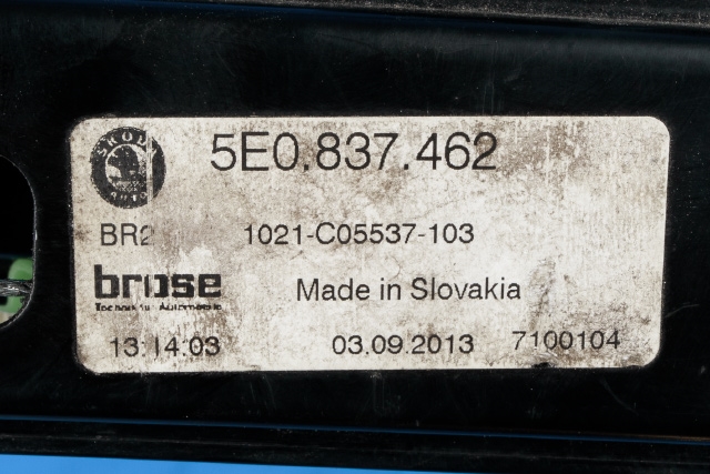 Ruteheis høyre foran til Škoda Octavia 2013-2016 (Type III, Fase 1)  (VAG|5E0 837 462|)