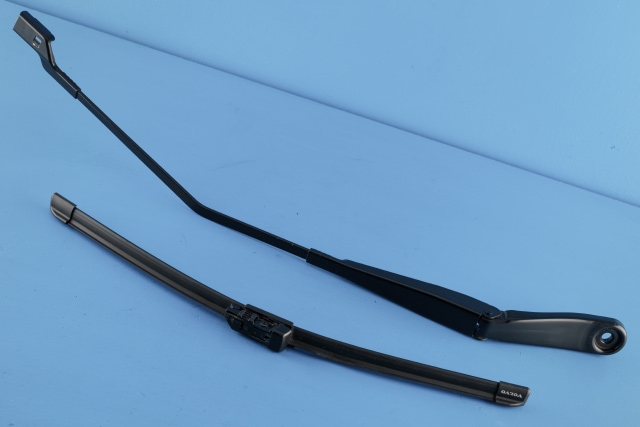 Viskerarm frontrute høyre til Volvo V40, 2012-2019  (VOLVO|31276060)