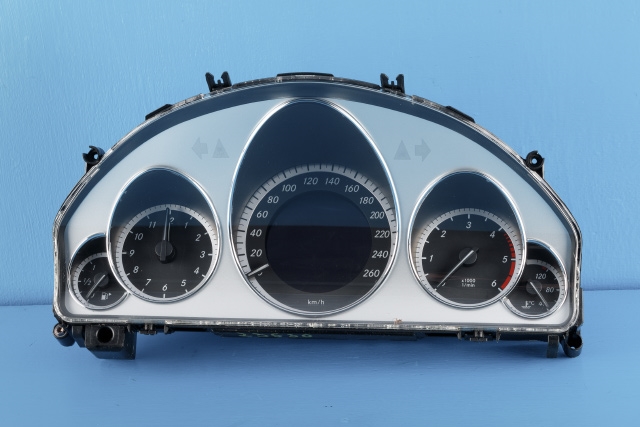 Instrumentpanel til Mercedes E-Klasse, 2009-2013 (Fase 1) (W212) (W212) (MERCEDES|A 212 900 41 13)