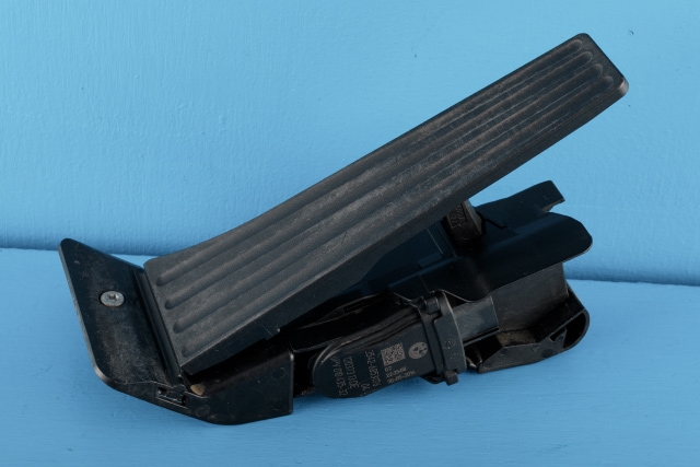 Pedal gass til BMW i3, 2013-2022 (HELLA|6PV 010 435-32)