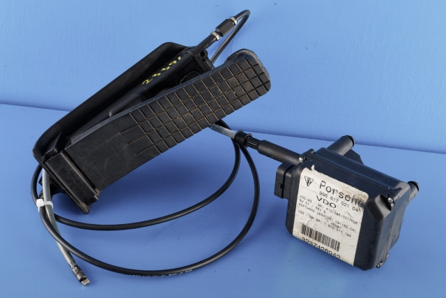 Pedal gass til Porsche 911, 1998-2005 (996) (996) (PORSCHE|996.423.025.09)