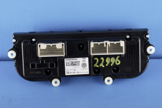 Varmeapparat betjening til VW Touran 2010-2015 (Type I, Fase 3)  (HELLA|5HB 011 257-33|3AA 907 044 AJ|)