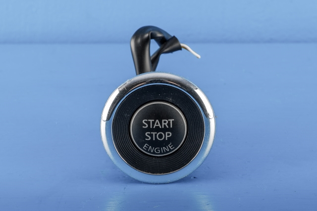 Bryter start/stopp til Nissan Qashqai, 2014-2021 (Type II)  (NISSAN|28590-3JA0A)