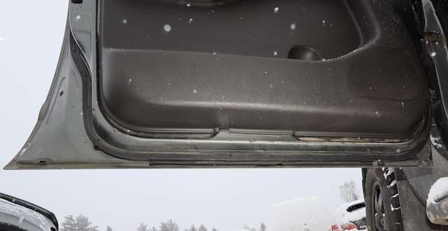 Dør venstre foran til Nissan Pathfinder 2005-2010 (Fase 1) (R51) (R51) 