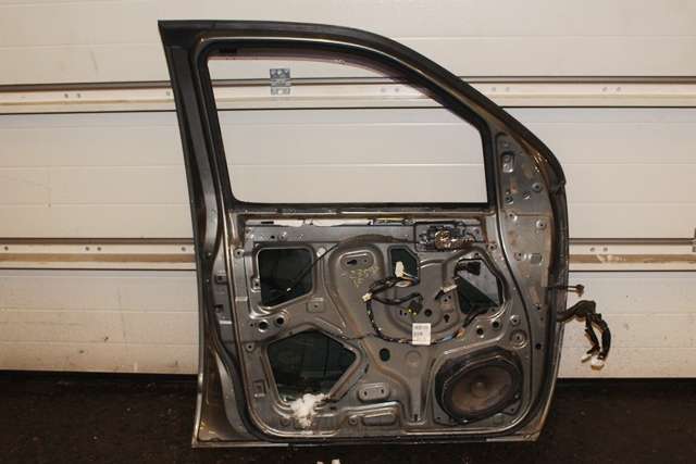 Dør venstre foran til Nissan Pathfinder 2005-2010 (Fase 1) (R51) (R51) 