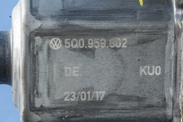 Ruteheis høyre bak til Audi A3 2016-2020 (Type III, Fase 2)  (VAG|5Q0 959 802|)