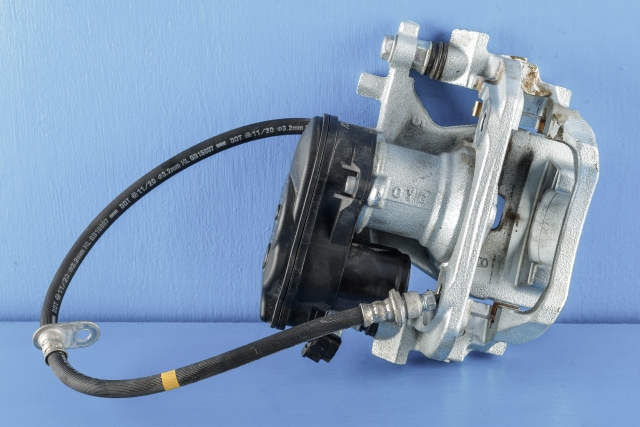 Bremsecaliper høyre bak, elektrisk til Toyota Camry 2019-->> (ADVICS|201130-23877|46310-33010|)