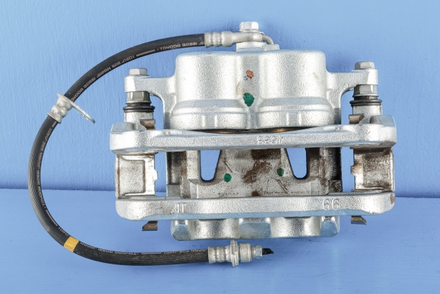 Bremsecaliper venstre foran til Toyota Camry 2019-->>  