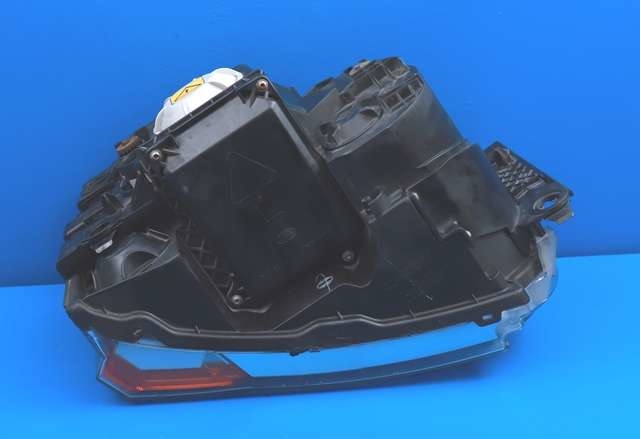 Frontlykt venstre xenon til Land Rover Discovery 2005-2009 (Type III) (LAND ROVER|XBC500092|)