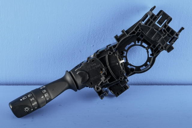 Bryter blink til Toyota RAV4, 2013-2015 (Type IV, Fase 1) (TOYOTA|33250-17F744)