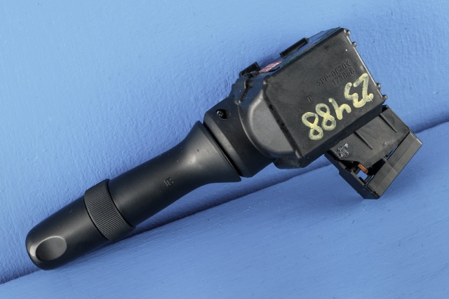 Bryter visker til Toyota Hilux 2006-2011  (TOYOTA|17F273-06220|)