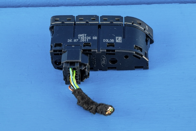 Bryter diverse til Ford Focus 2011-2014 (Type III, Fase 1)  (FORD|AM5T-14B436-BB|)