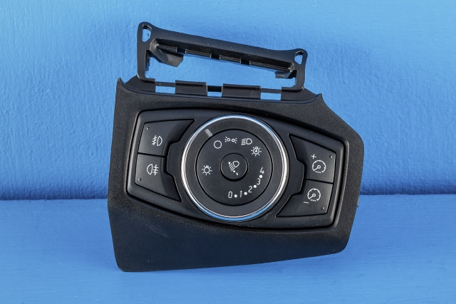 Bryter lys til Ford Focus, 2011-2014 (Type III, Fase 1) (FORD|BM5T-13A024-CC)