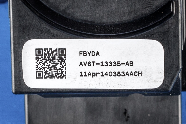Bryter blink til Ford Focus 2011-2014 (Type III, Fase 1)  (FORD|AV6T-13335-AB|)